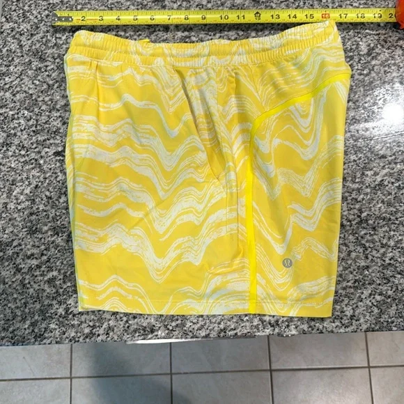 Lululemon pace breaker 5in Shorts - Picture 4 of 10
